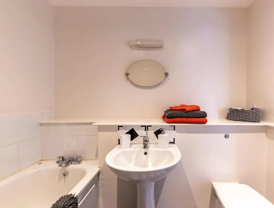 Belfast Apartment 0*,